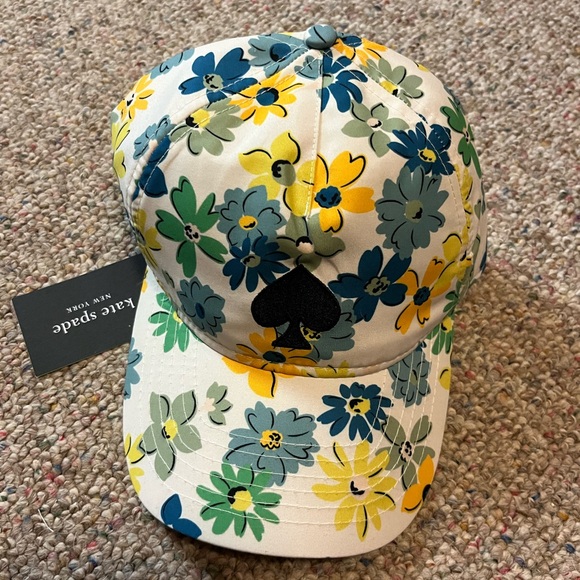 🎉 HP 🎉 🆕 Kate Spade French Cream Floral Cap - Picture 2 of 10
